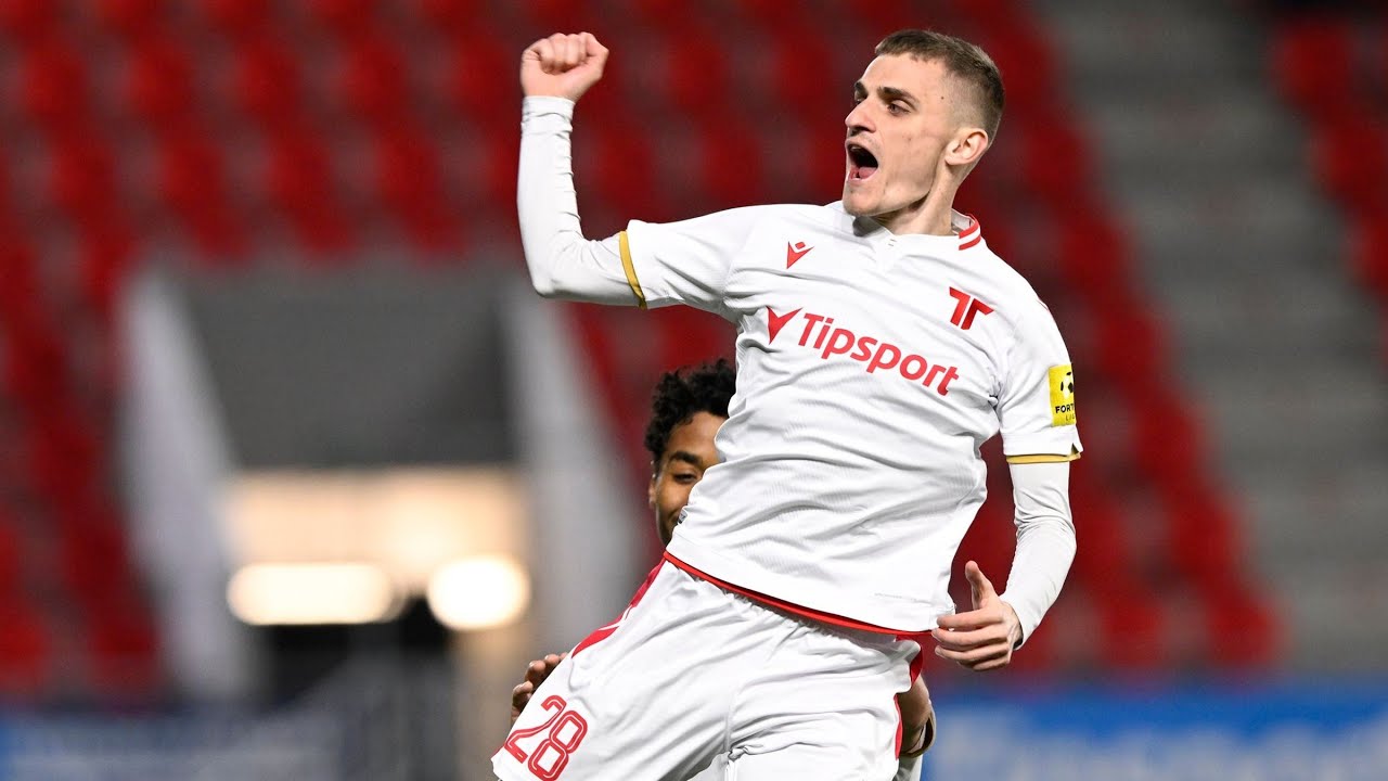 M. Kmeť: Minnesota’s Secret Weapon At #18—Did He Really Nutmeg Messi’s